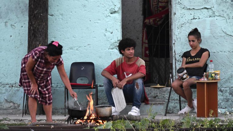 Cuba celebra el regreso de la electricidad tras un gran apagón