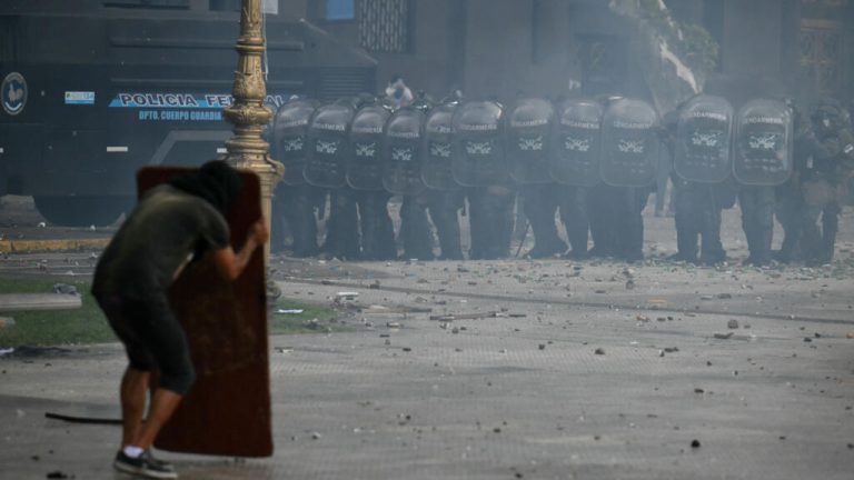 ¿El experimento Milei en sus horas bajas?