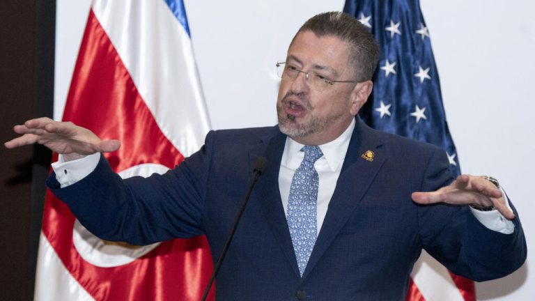 Fiscalía acusa al presidente de Costa Rica por presunta contratación irregular con fondos del BCIE