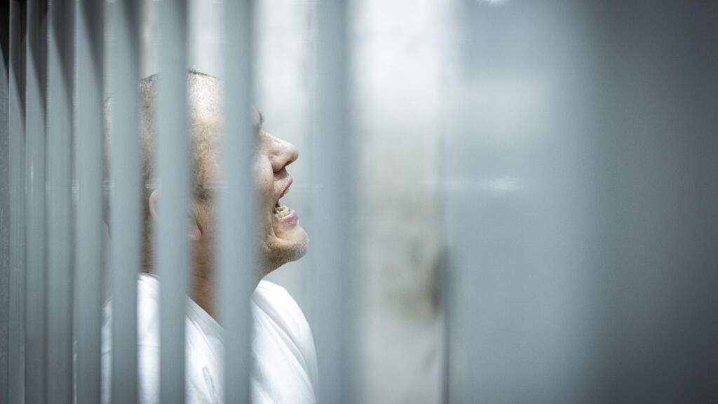 "Mi esposo no es del Tren de Aragua": familias defienden a venezolanos deportados a El Salvador