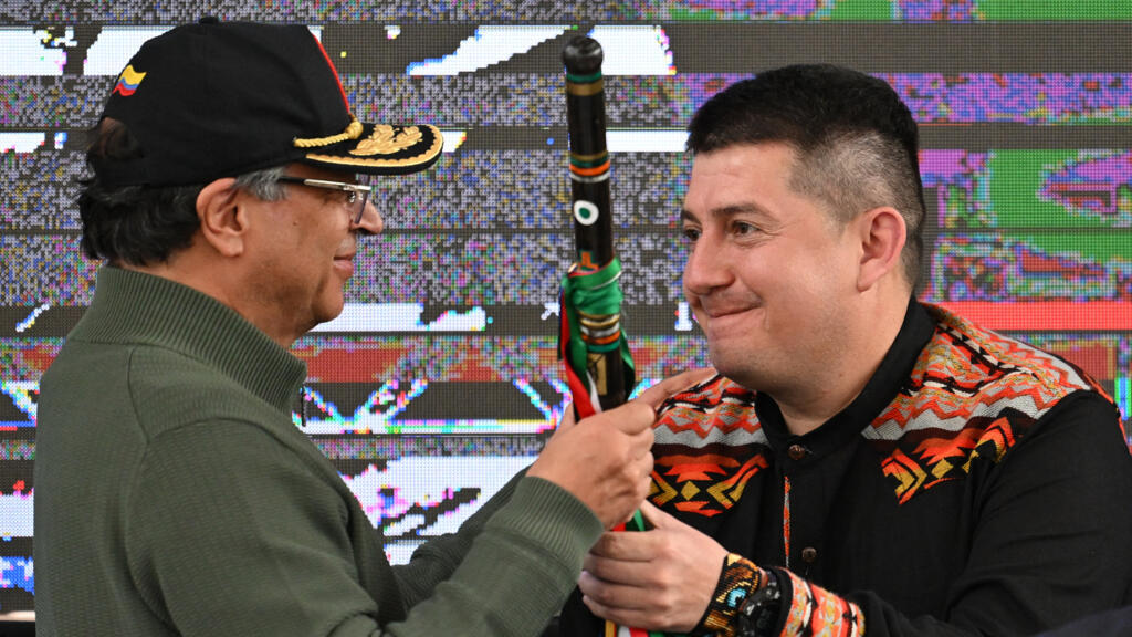 Una disidencia del ELN, el primer grupo en entregar las armas en la "paz total" de Petro