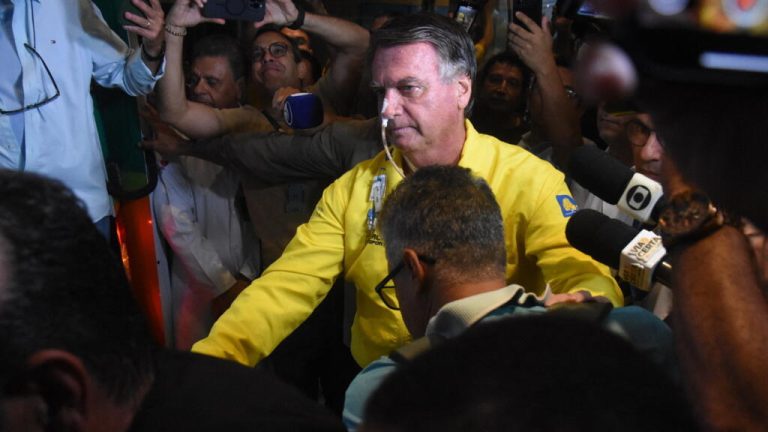 Jair Bolsonaro sigue en cuidados intensivos tras cirugía abdominal de emergencia