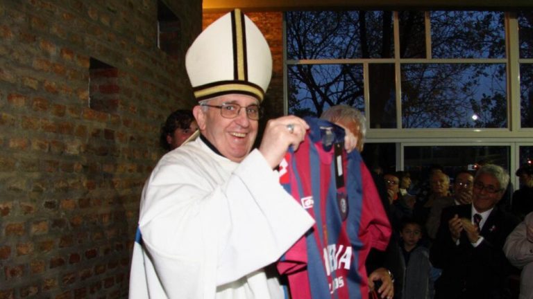 Un amigo del movimiento olímpico, “siempre cuervo”: así recuerda el deporte al papa Francisco