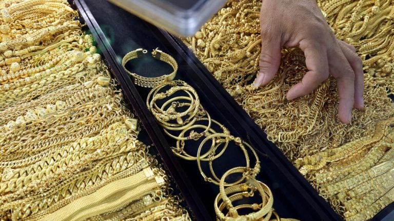 Refugio dorado: el oro alcanza nuevo récord en medio la incertidumbre en los mercados