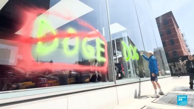 Musk priorizará su participación en Tesla tras bajos rendimientos de la empresa