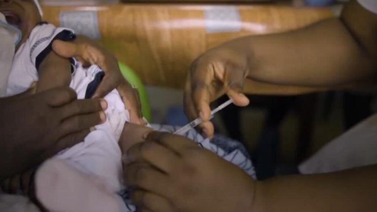 Enfermedades prevenibles con vacunas se propagan de nuevo, alerta la OMS