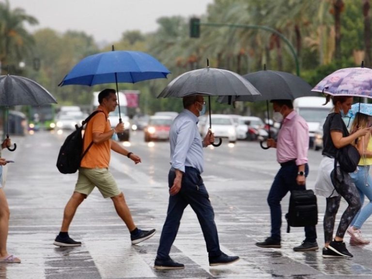 Alerta por lluvias fuertes y ola de calor nacional