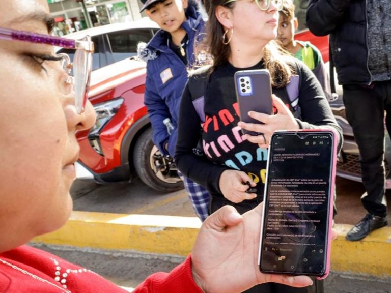 DHS cancela permisos migratorios a casi un millón de extranjeros