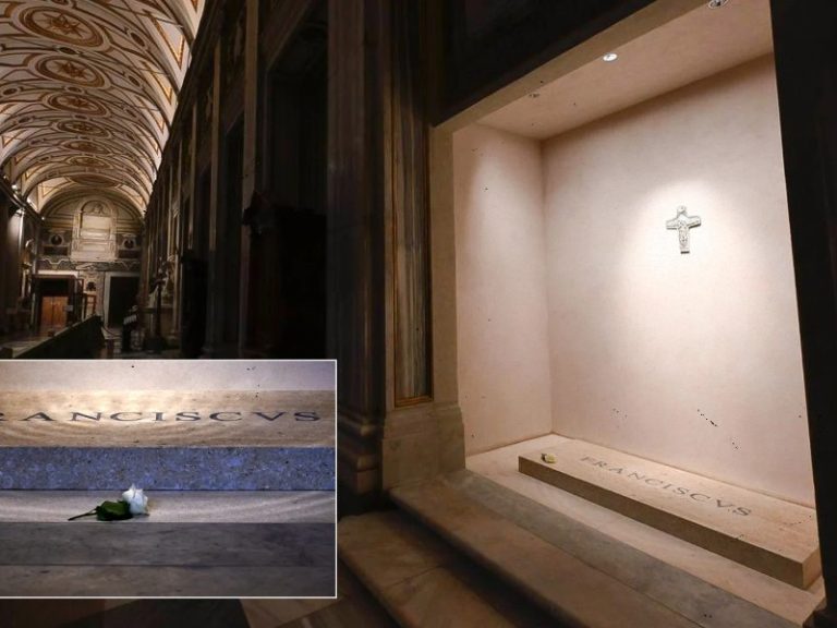 Más de 70,000 personas visitan la tumba del Papa Francisco