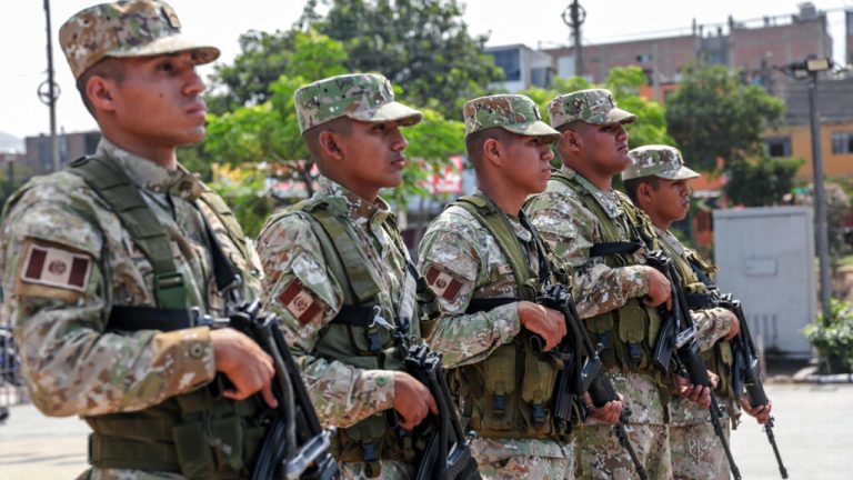 Extorsiones y asesinatos: ¿cómo la violencia asola a Perú?