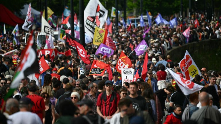 Trabajadores del mundo se manifiestan por sus derechos y piden justicia social en el Día Internacional del Trabajo