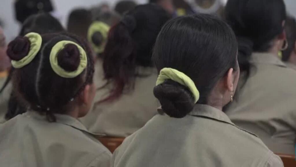 Colombia excarcela a madres cabeza de hogar con penas menores relacionadas con drogas