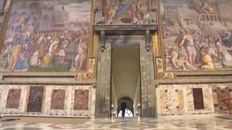 Así se prepara la Capilla Sixtina mientras los cardenales se reúnen previo al cónclave