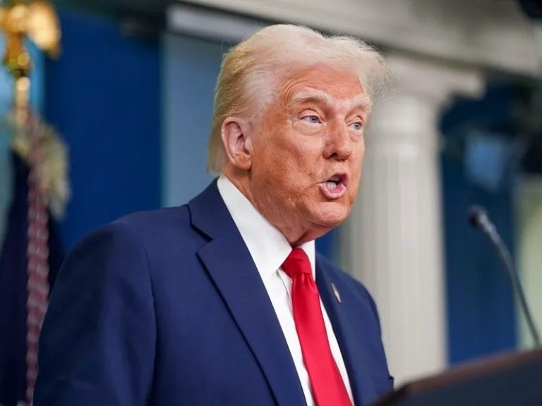 Aranceles de 100% a cintas extranjeras, anuncia Trump