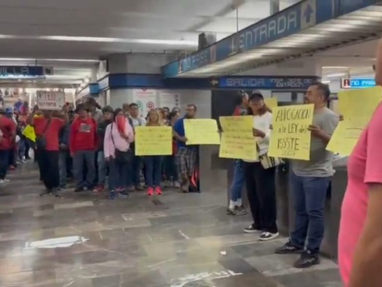 CNTE toma estaciones del Metro en CDMX