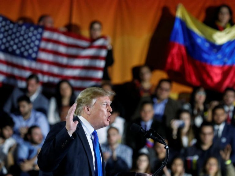 Tribunal permite a Trump retirar protecciÃ³n legal a venezolanos