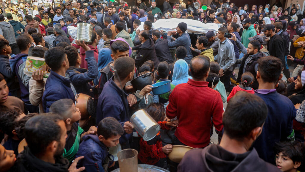 “Morir de inanición o arriesgarse”: ¿qué se sabe de los ataques israelíes en centros de ayuda en Gaza?