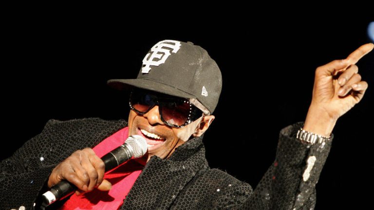 El ícono del funk Sly Stone, líder de la revolucionaria banda de los años 60, fallece a los 82 años