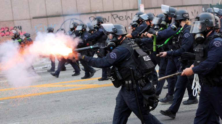 Caos, miedo e indignación en Los Ángeles ante redadas migratorias que dejan decenas de detenidos