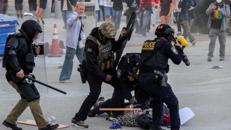 Protestas por las redadas migratorias se intensifican en Estados Unidos