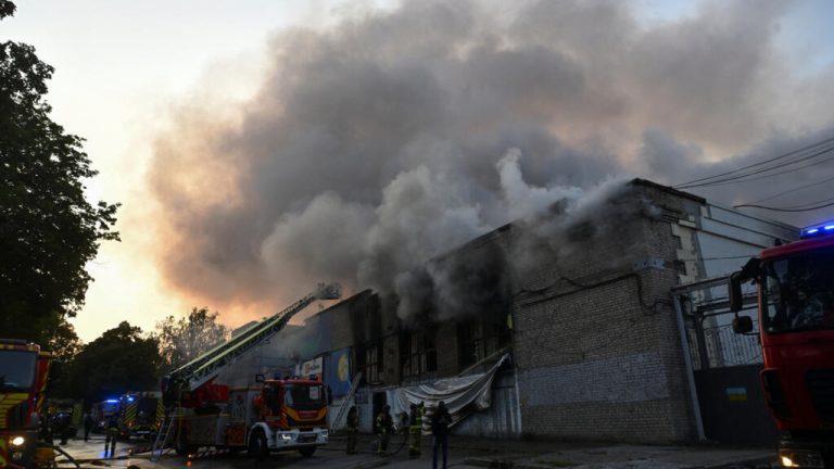 Moscú y Kiev cruzan ataques aéreos, mientras protagonizan nuevo intercambio de prisioneros