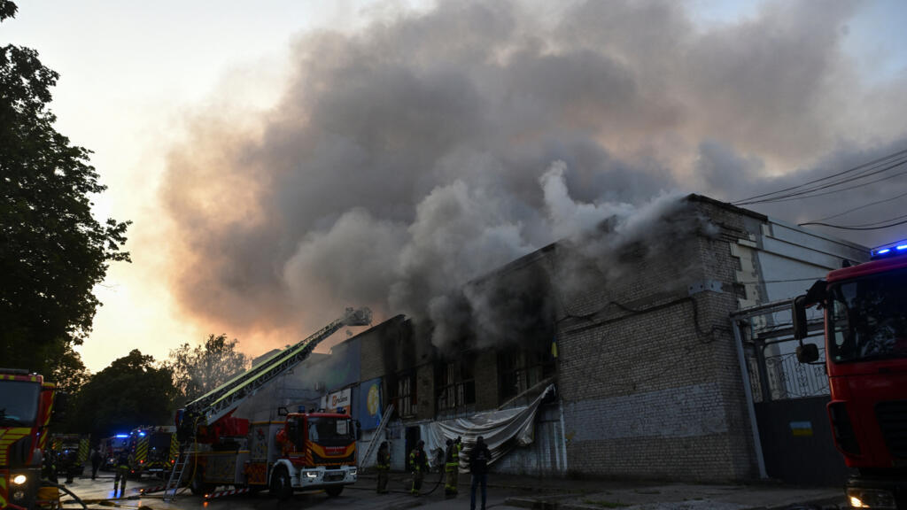 Moscú y Kiev cruzan ataques aéreos, mientras protagonizan nuevo intercambio de prisioneros