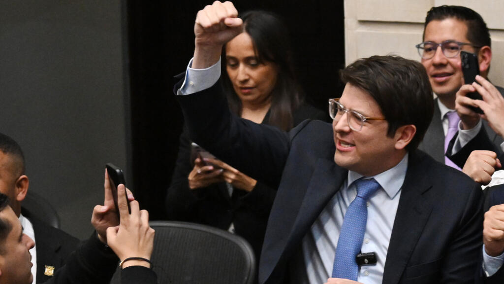 Colombia: precandidato presidencial Uribe Turbay supera cirugía tras atentado, pero siguen "horas críticas"