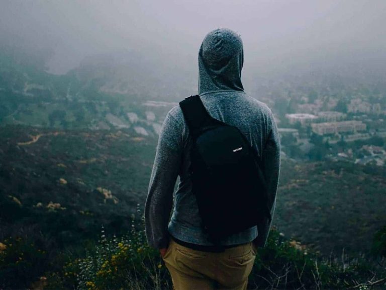 La soledad no es tristeza: es un riesgo mortal