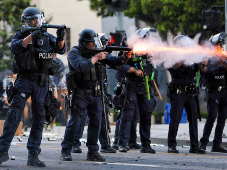 Redadas antiinmigrantes desatan la violencia en Los Ángeles