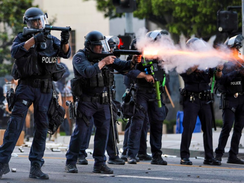 Redadas antiinmigrantes desatan la violencia en Los Ángeles