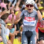 Jasper Philipsen se convierte en el primer maillot amarillo del Tour 2025