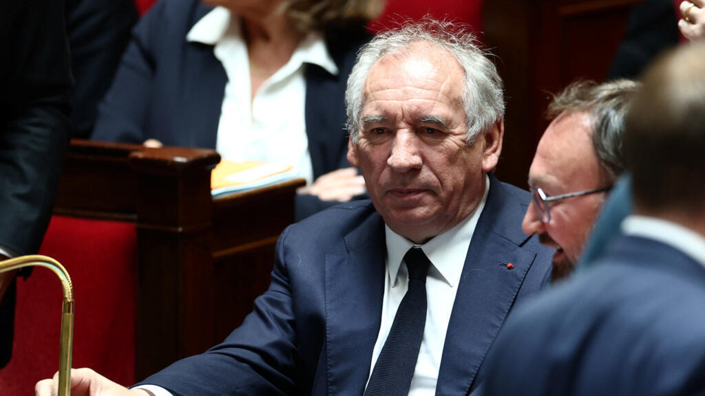 El primer ministro francés se salva de otra moción de censura